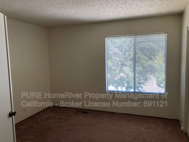 Sacramento House: 1510 Woodridge Oak Way