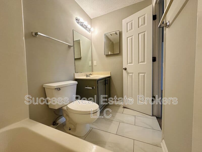 Kennesaw House: 1016 Kennesborough Rd NW