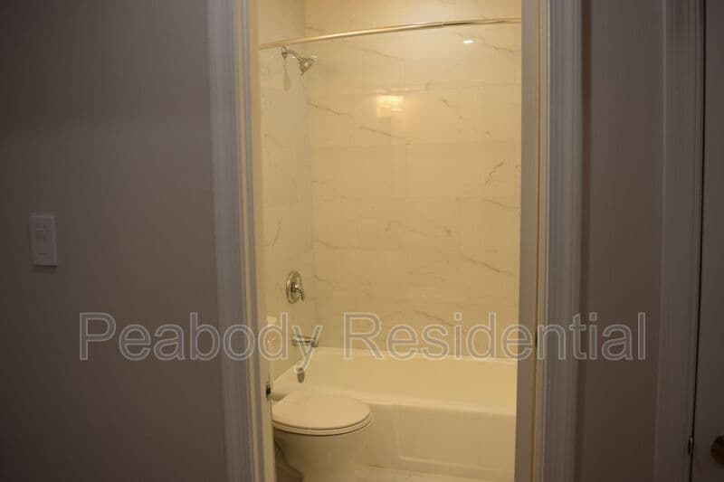 Alexandria House: 1013 N Vail St