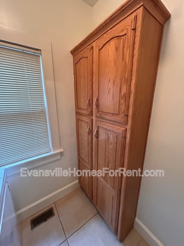 Evansville House: 4500 Middle Mount Vernon Road