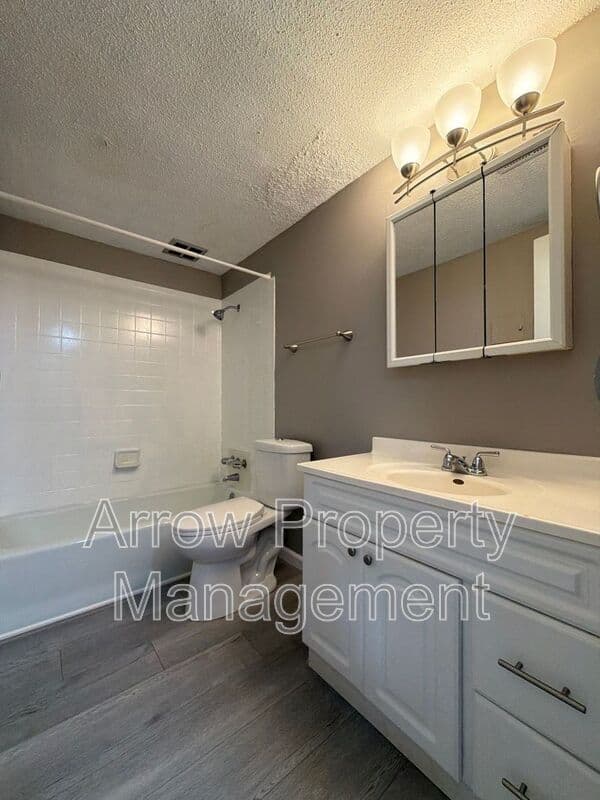 Lincoln House: 1111 E Street