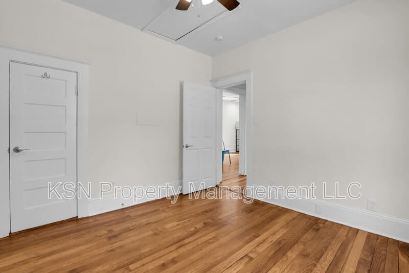 Savannah House: 669 East 32nd Street
