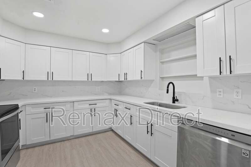 WEST PALM BEACH House: 319 S Congress Avenue