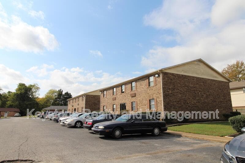 Hopkinsville Apartment: 106 Koffman Drive