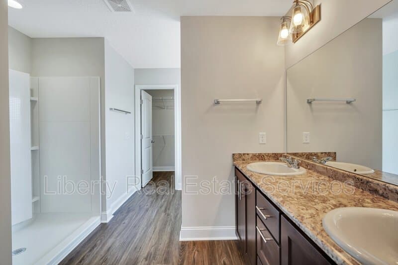 Hinesville House: 88 Fridley Ln
