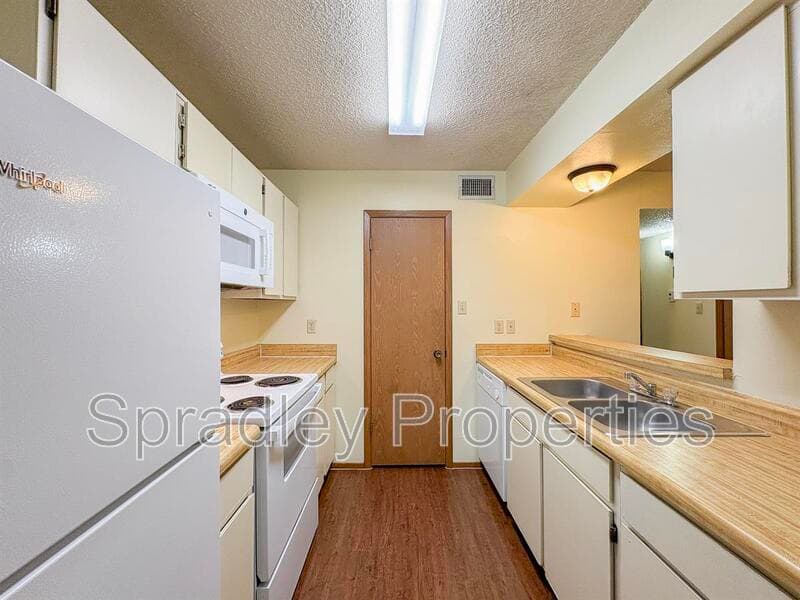 Troy Condo: 120 W Main St