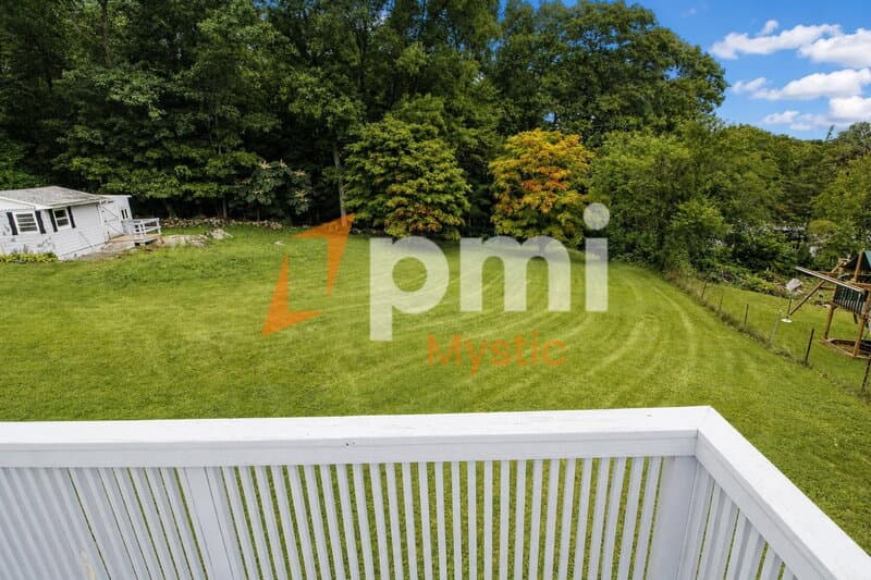 Mystic House: 90 Nantucket Dr