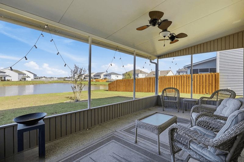 Savannah House: 225 Willow Point Cir