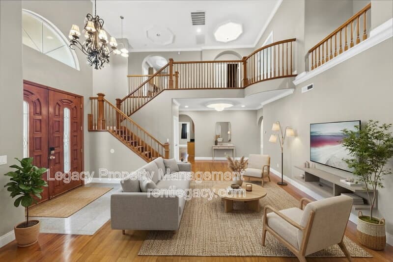 Fairfield House: 2136 Fieldcrest Ave