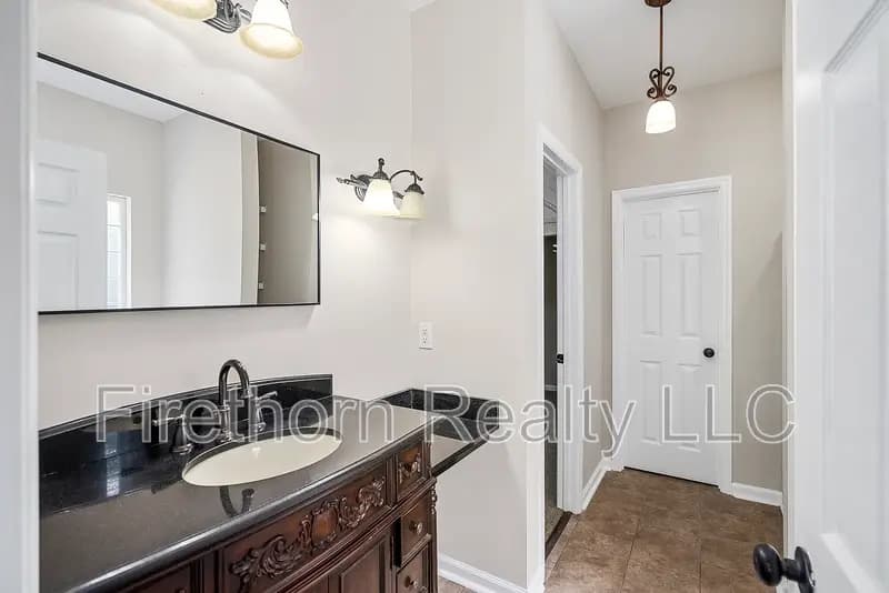 North Augusta House: 932 Sudlow Lake Road