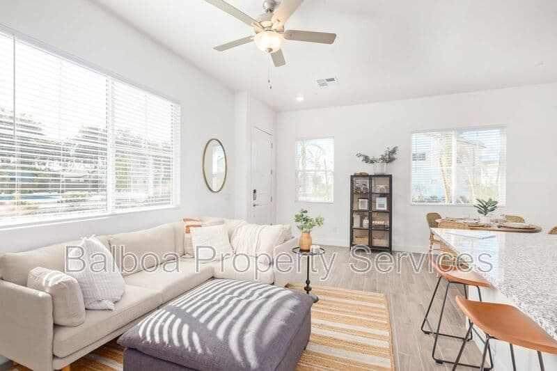 Mesa Townhome: 3230 E Thomas Rd