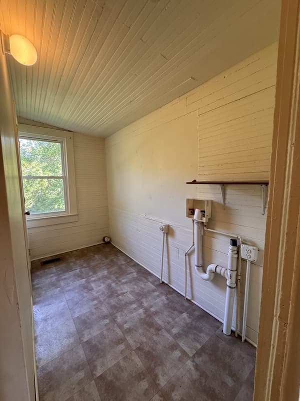 King George House: 12294 Mount Rose Drive