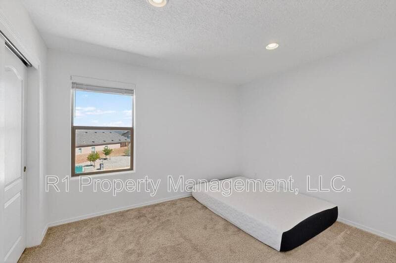 Rio Rancho House: 108 Hue Street