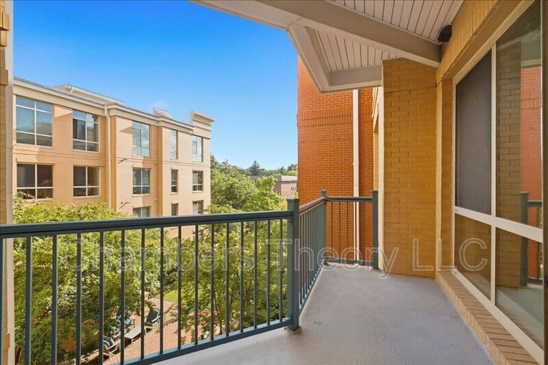 Arlington Condo: 2200 N Westmoreland St