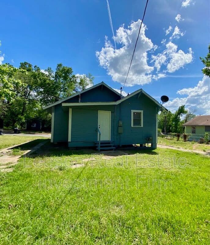 Shreveport House: 3240 Jackson Street