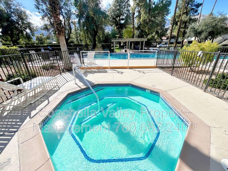Palm Springs Condo: 2860 N Los Felices Rd