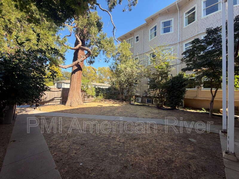 Sacramento House: 1319 H Street