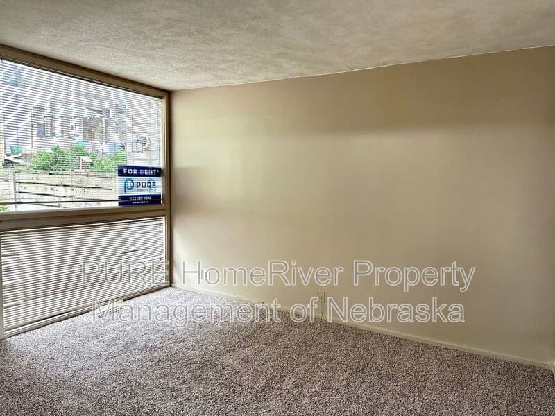Omaha Townhome: 1631 N 109th Plz