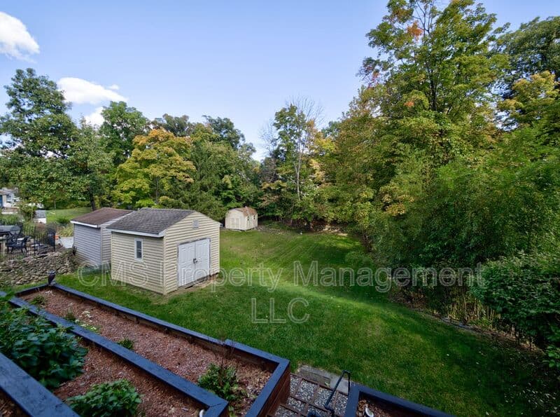 Bloomingdale House: 128 Reeve Ave