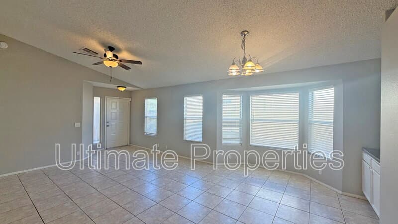 Glendale House: 3957 W Chama Dr