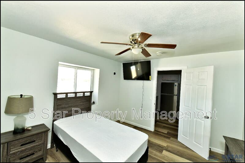 El Paso Condo: 6806 Alameda Ave