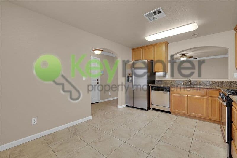 Roseville House: 1682 Loon Lake Street