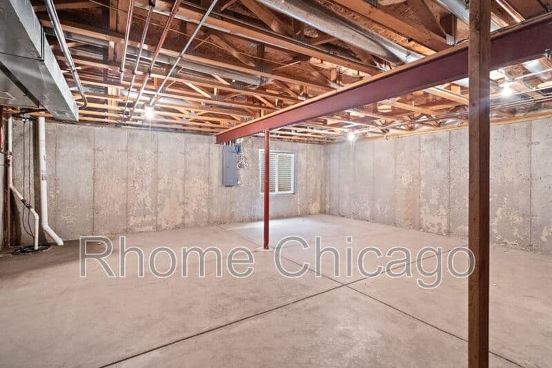 Hoffman Estates House: 6087 Halloran