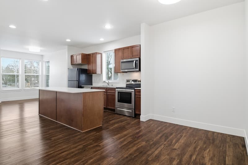 Lakewood Condo: Gravelly Lake Townhomes 8911 Gravelly Lake Dr SW - 116