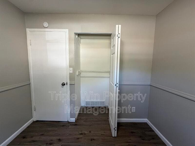 Saint Louis House: 1380 Cove Ln