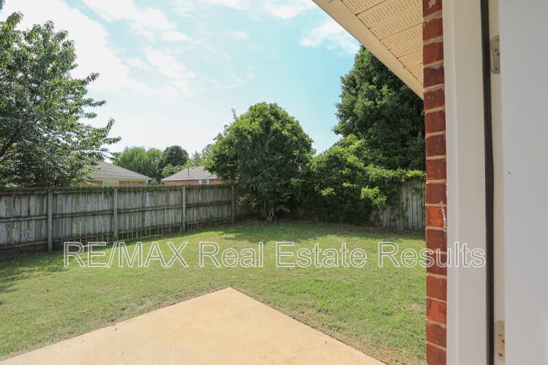 Centerton House: 1071 Evergreen St