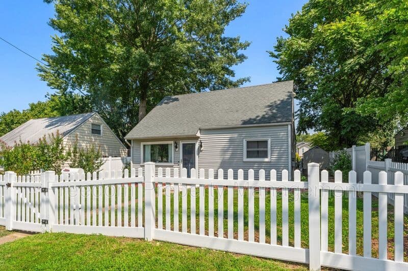 Manassas Park House: 194 Holden Dr