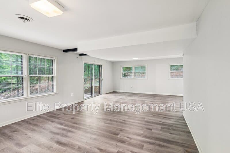 Atlanta House: 2600 Lantern Lane