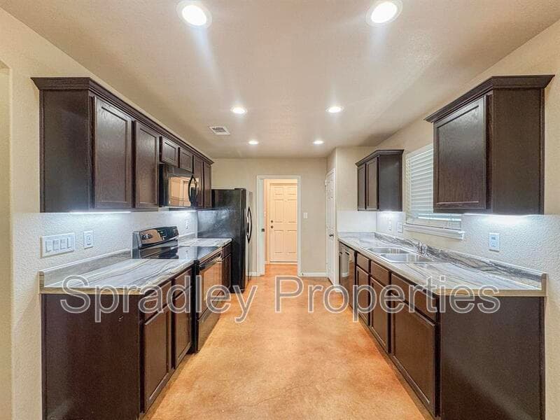 Belton House: 1209 N Blair St