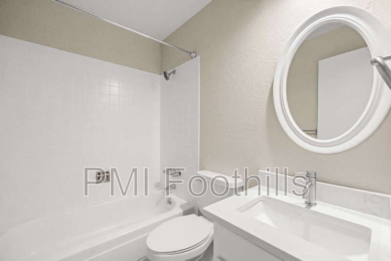 Golden Townhome: 206 South Holman Way
