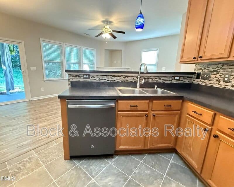 Wake Forest House: 163 Deacon Ridge St