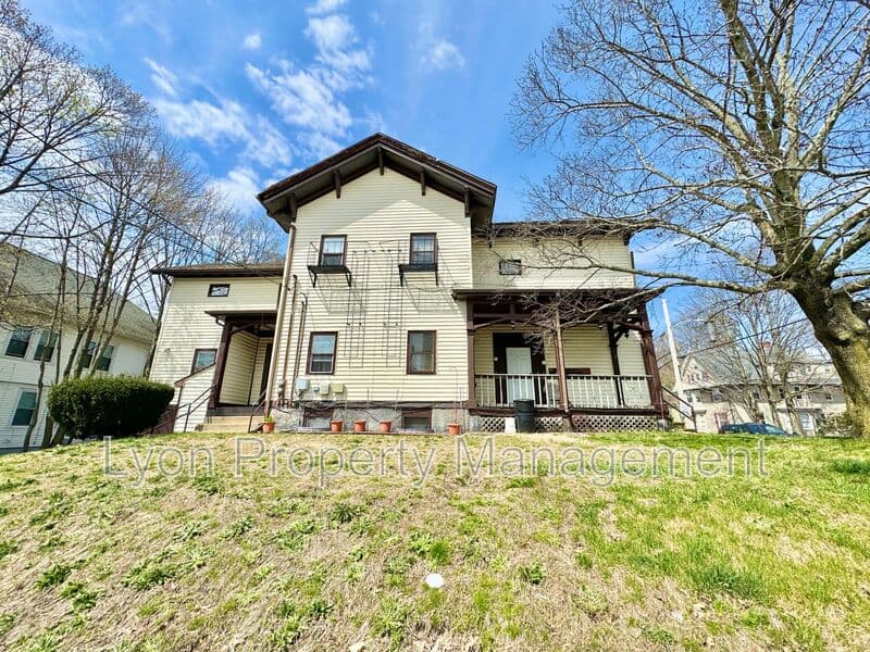 Pawtucket Condo: 193 Summit Street