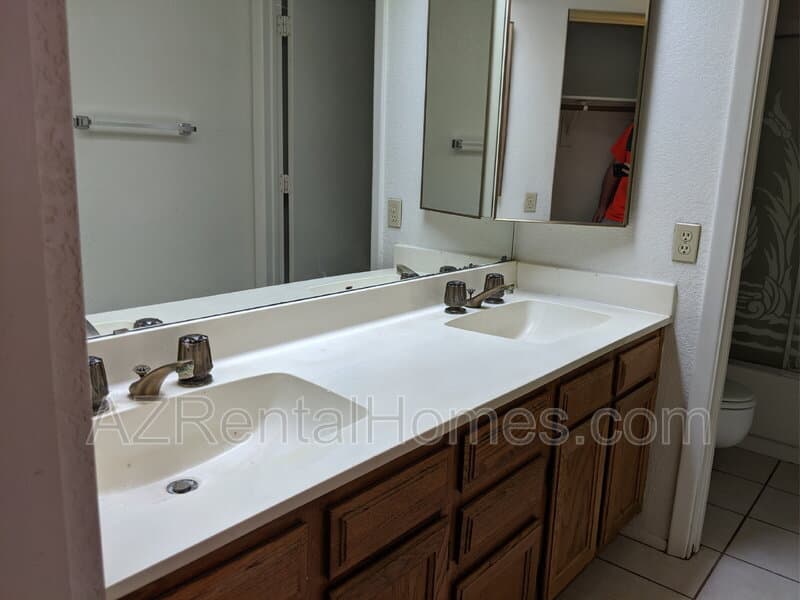 Tempe Townhome: 609 E Mesquite Cir