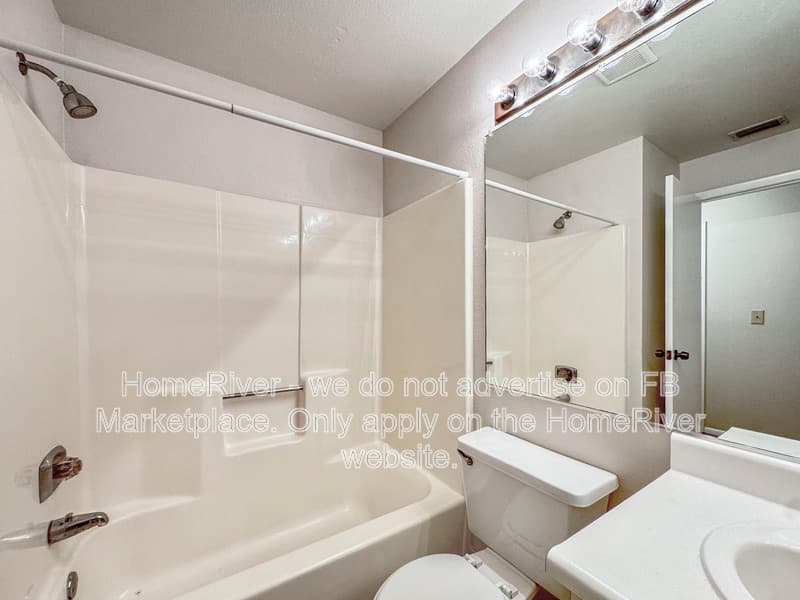 Riverview House: 13421 Laraway Dr