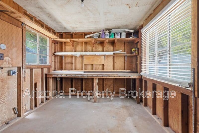 Phoenix House: 4640 E. Oak St.