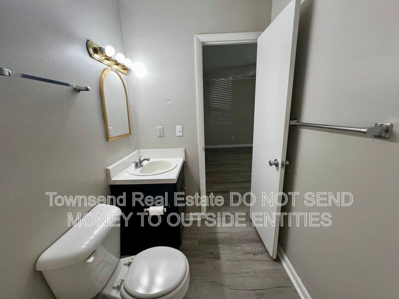 Fayetteville House: 5858-D Century Oaks Drive