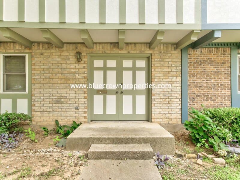 Arlington House: 462 Westview Terrace