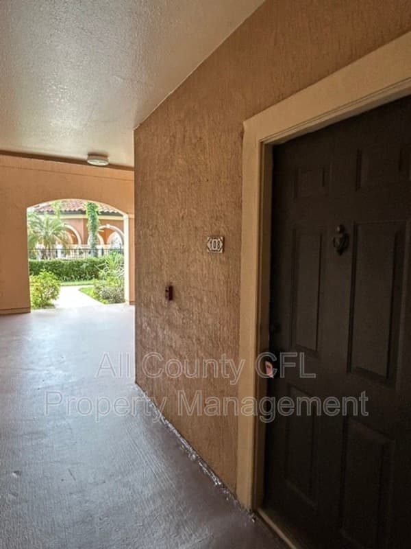 Orlando Condo: 5500 Metrowest Blvd