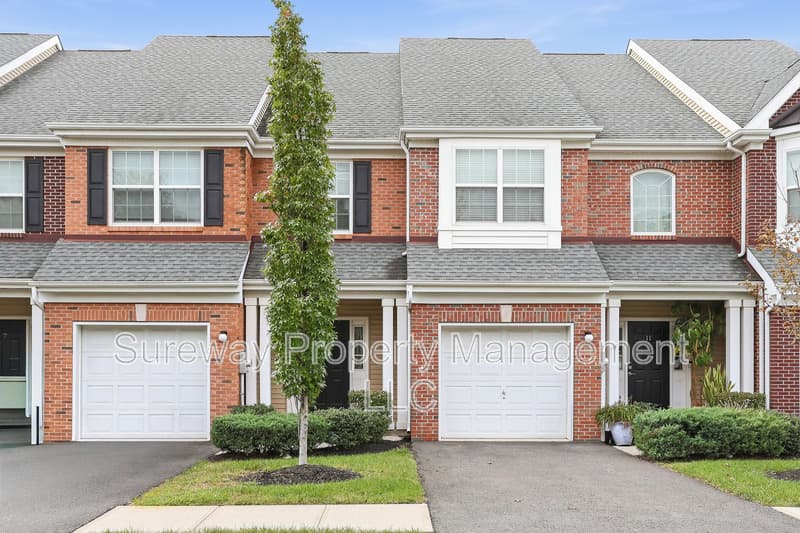 Hamilton Townhome: 9 Flagger Lane