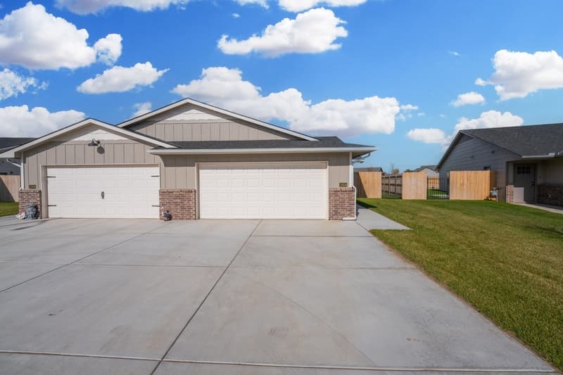 Wichita House: 2865 S Cedar Crest Ct Unit 200