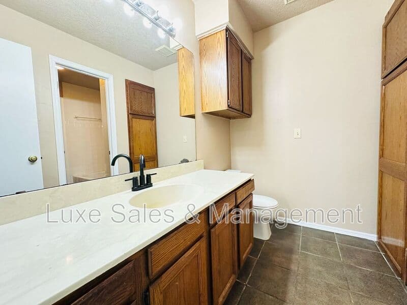Oklahoma City Condo: 3200 W Britton Road