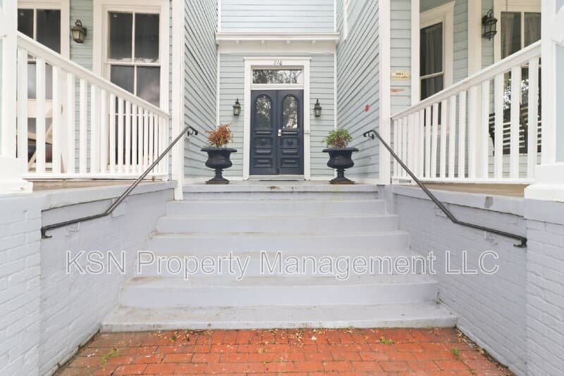 Savannah Condo: 216 West Park Avenue