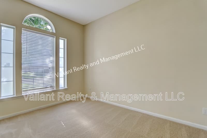 Jacksonville House: 8391 Candlewood Cove Trail