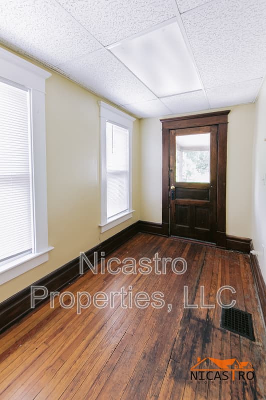 Columbus House: 2064 Indianola Avenue