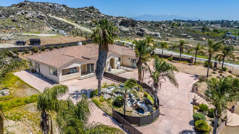 Riverside House: 17425 Cyrus Lane