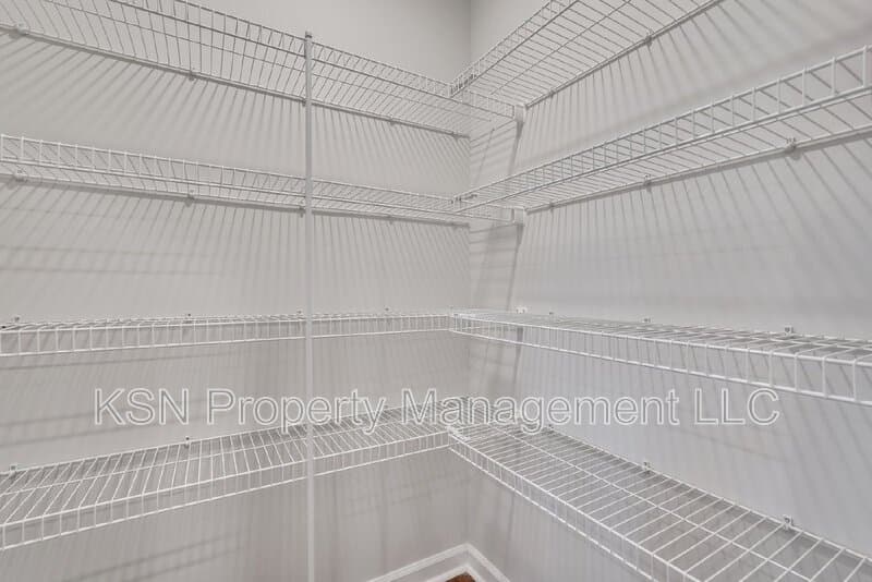 Bloomingdale House: 224 Skylark Rd